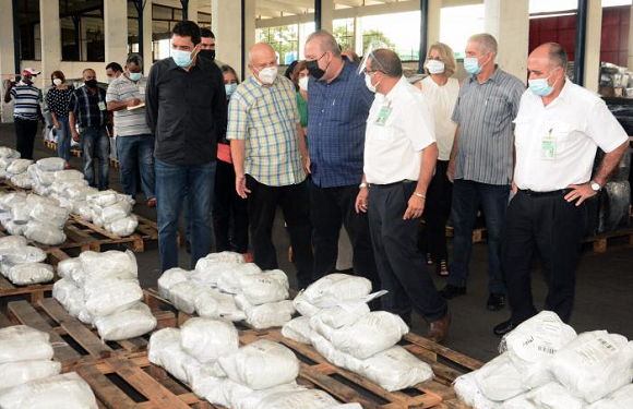 Primer ministro cubano analiza retos, avances y perspectivas en agencias de paquetería