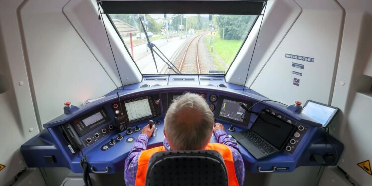 Primer viaje de tren alemán a batería, que circulará a fin de año