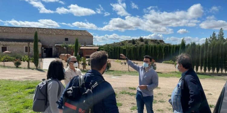 Profesionales de agencias de viajes se embeben de experiencias enoturísticas de Castilla-La Mancha para promocionarlas