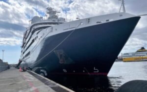 Puerto de Bastia recibe por primera vez a crucero de Ponant