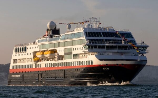Puerto de Dover despide al MS Maud en su primer viajes desde esta terminal
