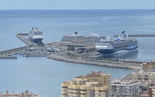 Puerto de Málaga se reactiva con llegada de tres cruceros de manera paralela