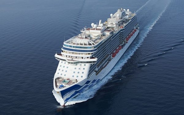 Puerto de Southampton despide al tercer crucero de Princess en retomar los servicios