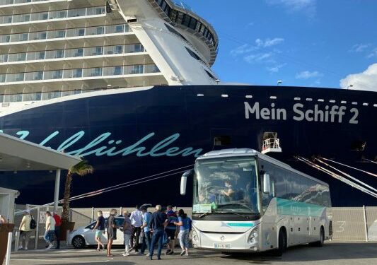 Puerto de Toulon recibe primer crucero tras 18 meses