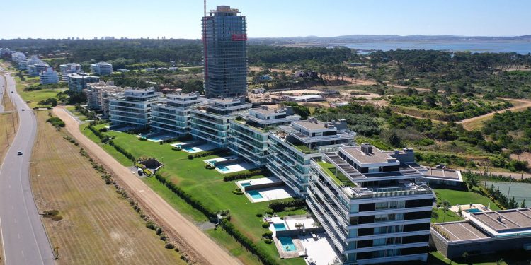Punta del Este, un imán para proyectos de viviendas y familias argentinas que deciden radicarse en la otra orilla