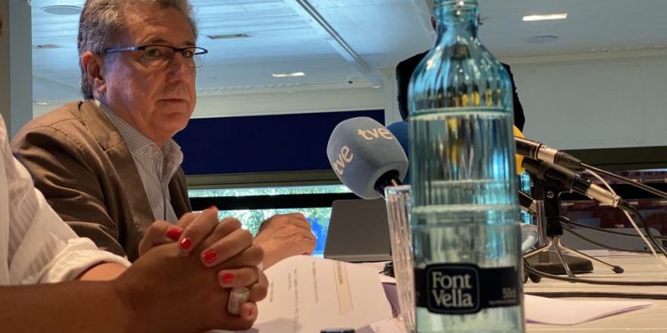 Querella contra Ryanair por atentar contra el honor de las agencias de viajes