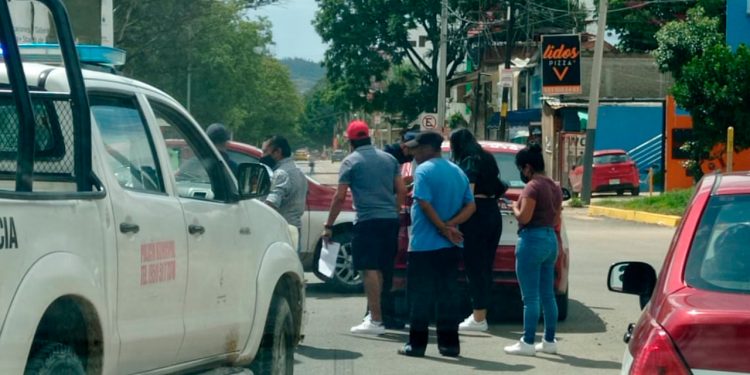 Reportan choque en el crucero de Huayapam