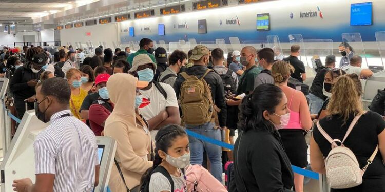 Restricciones de viaje por el Covid: el impacto de los cambios anunciados por EE.UU. y la UE