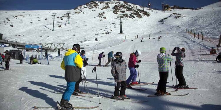 El uso de barbijos o tapabocas será obligatorio en todos los espacios públicos, cerrados y medios de transporte.