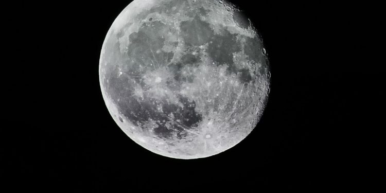 Rusia planea un viaje a la Luna