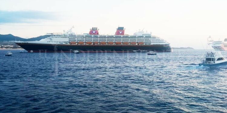 Se adelantó el Crucero Disney Wonder y arribó por sorpresa a CSL