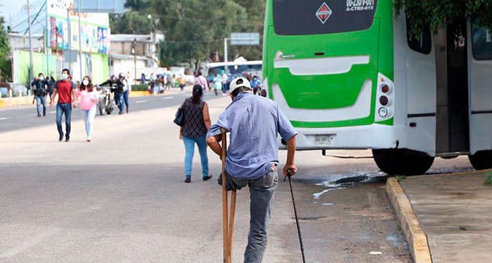 Se paraliza tránsito en crucero del aeropuerto por grupos de presión