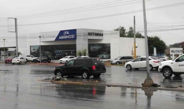 Se queda crucero de Bulevar Hidalgo sin semáforo; es un peligro transitar