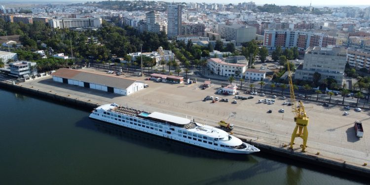 Sevilla y Huelva retoman los cruceros con la primera escala de LA BELLE DE CADIX