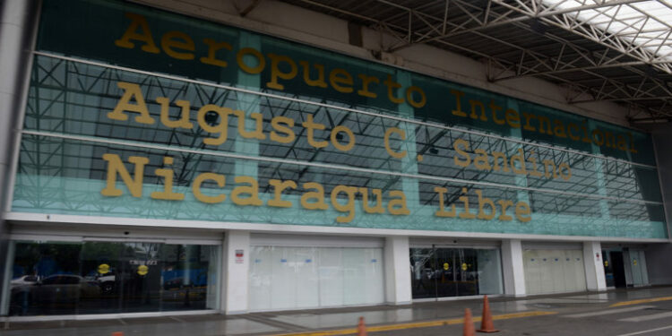 Si estoy vacunado, ¿debo presentar prueba negativa de covid al viajar? Esto es lo que se sabe para siete principales destinos
