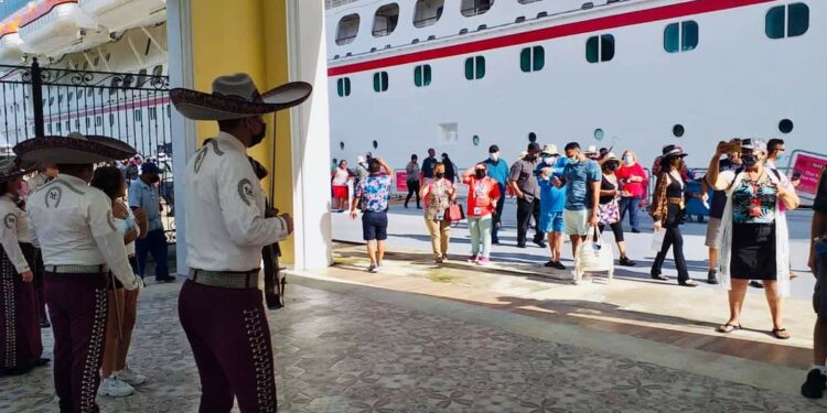 Sigue viento en popa el arribo de cruceros a Puerto Vallarta