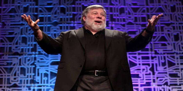 Steve Wozniak crea empresa espacio Apple