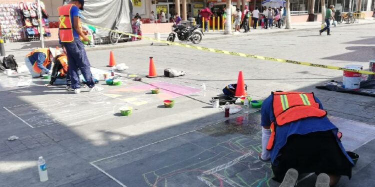 Torreón. Pintan franjas peatonales en 11 cruceros del centro