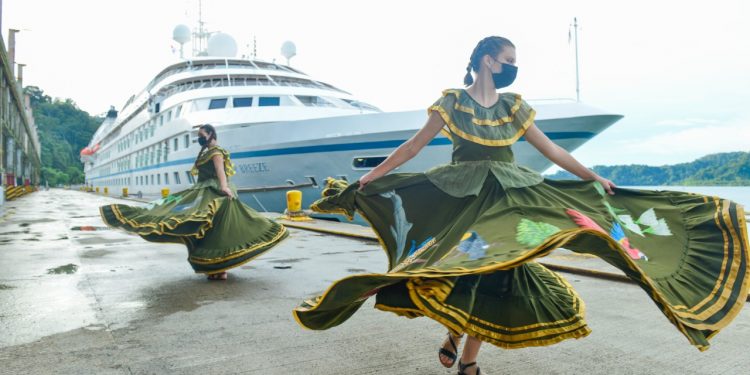 Tras 17 meses de parálisis, país retomó este jueves turismo de cruceros