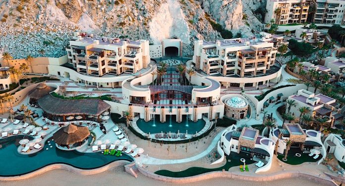Tres hoteles de Los Cabos entre los 100 mejores del mundo
