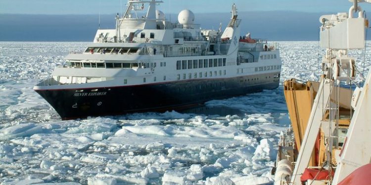Una empresa de cruceros de lujo que viaja a la Antártida deja Ushuaia para instalarse en Chile