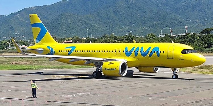 Airbus A320neo de Viva Air en el aeropuerto Simón Bolívar de Santa Marta.