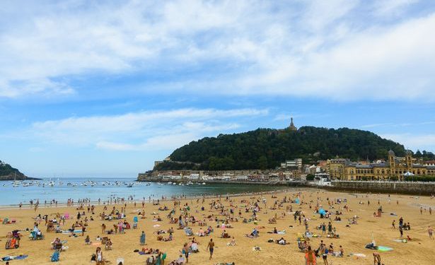 buenas noticias para los turistas irlandeses que negocian a medida que el país amplía los contratos de verano