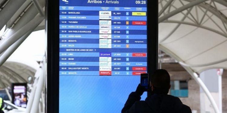 Llegada de vuelos a Ezeiza