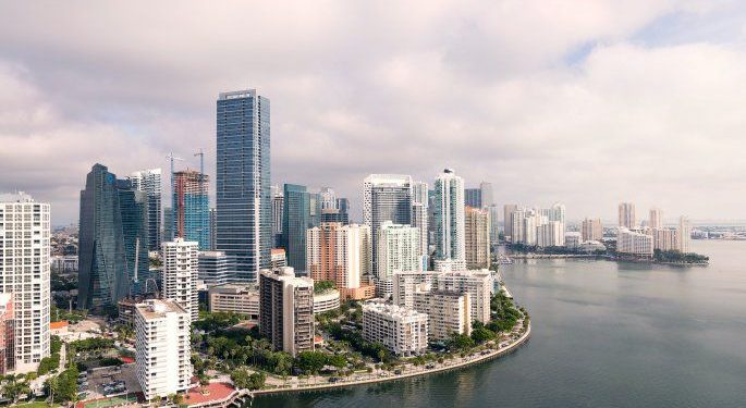 Desde hace unos años, ya no solo empresas de gran calibre pisan Miami para comenzar la construcción de un nuevo emprendimiento. Cada vez más, desarrolladores residenciales y comerciales con edificaciones promedio (de 50 a 200 unidades) se animan a dar el primer paso y colocar el primer ladrillo.