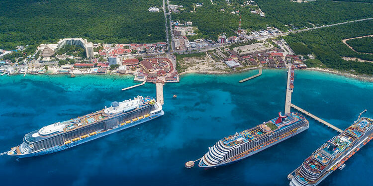 ¡Por vez primera durante pandemia! Arriban a Cozumel cuatro cruceros de forma simultánea