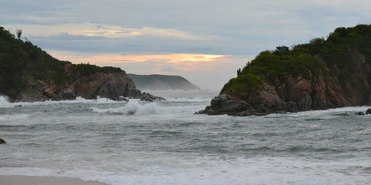 ¿Qué destino es más bonito Huatulco o Puerto Escondido?
