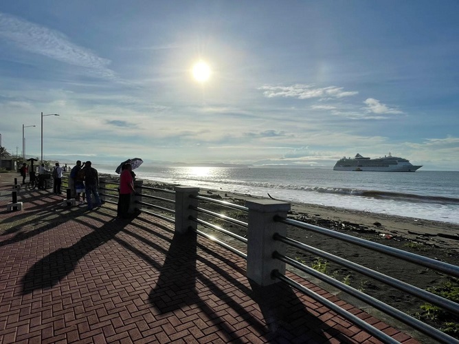 Puntarenas celebra llegada del primer gran crucero de la temporada