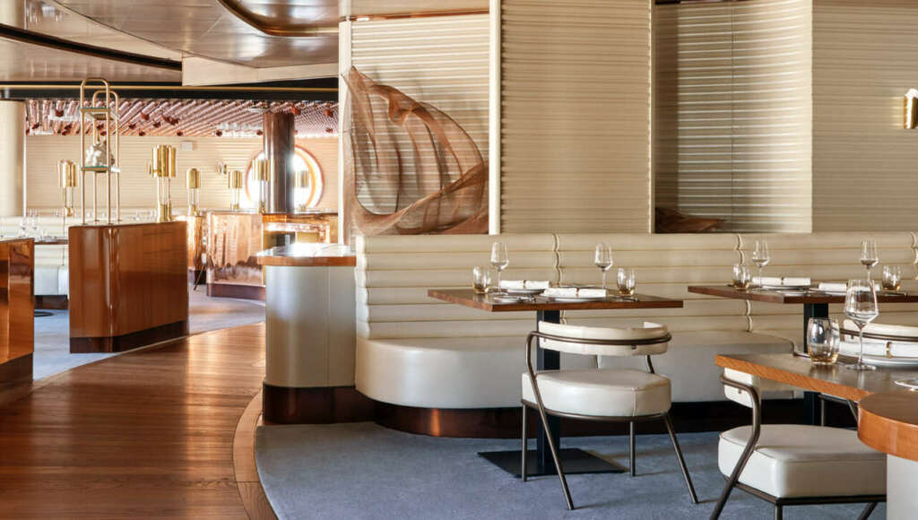 Y finalmente el Scarlet Lady realizó su viaje inaugural. La pandemia obligó a la naviera Virgin Voyages a cancelar el debut de su primer crucero una y otra vez, en una cadena de retrasos que se prolongó por 18 meses.