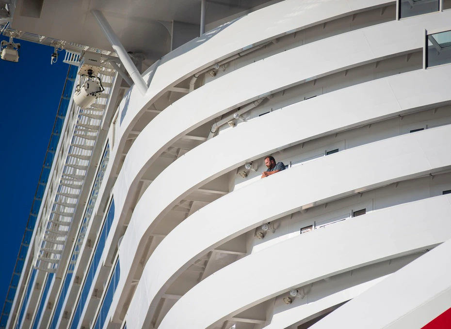 Como el crucero está a operando a un 70% de su capacidad, solo 4,500 pasajeros llegaron a la bahía..