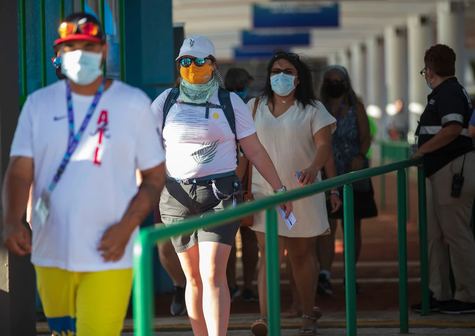 La Compañía de Turismo indicó que el crucero tiene un sistema para distinguir a los pasajeros vacunados y a los no vacunados.