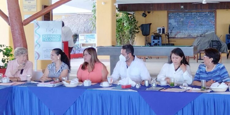 Trabajo en armonía por el desarrollo turístico de Guerrero, acuerda SECTUR con empresarias de Acapulco