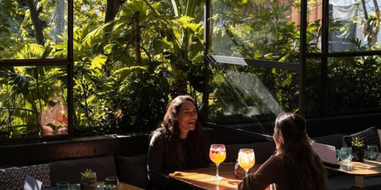 8 restaurantes muy bonitos (y con espacios abiertos) para reunirte con tus mejores amigas en la CDMX