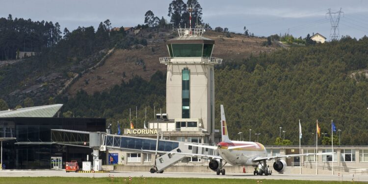 8 rutas aéreas desde Alvedro, a concurso