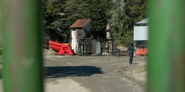A través de un comunicado, reivindicaron el ataque incendiario a Vialidad Nacional | ANB :: Agencia de Noticias Bariloche