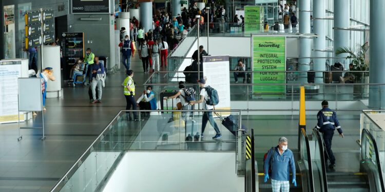 Aerolíneas piden solucionar problemas operacionales en el aeropuerto El Dorado para evitar retrasos durante la semana de receso escolar