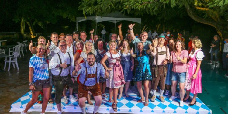 Agentes de viaje alemanes visitan hoteles Amhsa Marina