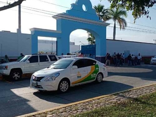 Aprendieron a subsistir Prestadores de servicios con el turismo local:t taxista