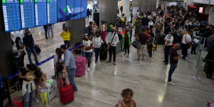 Argentinos, colombianos y peruanos ya pueden viajar a la Unión Europea; los mexicanos, aún no