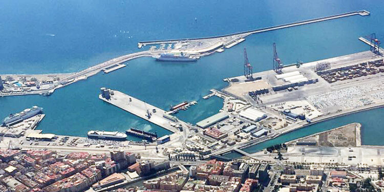 Arranca una de las temporadas altas para el tráfico de cruceros en el Puerto de Málaga