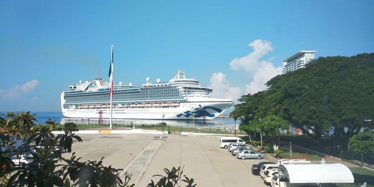 Arriba sexto crucero del mes a Puerto Vallarta