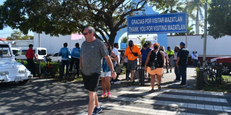 Arriban dos cruceros a Mazatlán; estiman derrama de más de 3 mdp