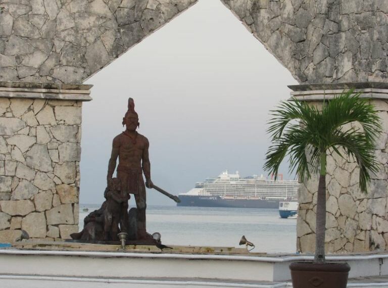 Arriban el crucero 'Scarlet Lady' de Virgin y tres barcos más a los puertos de Cozumel