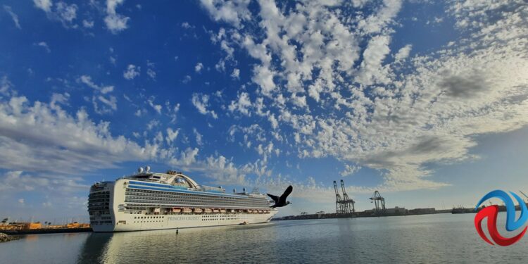 Arribaron los dos primeros cruceros de octubre a Ensenada