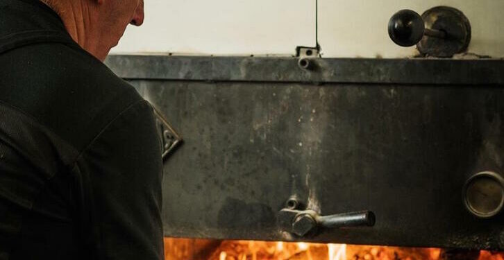 Bittor Arginzoniz, ante las brasas en su restuante. (THE WORLD'S 50 BEST RESTAURANTS) Restaurants