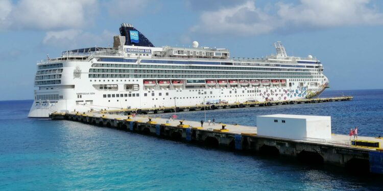 Aumenta en más de 54 por ciento arribo de cruceristas a Cozumel